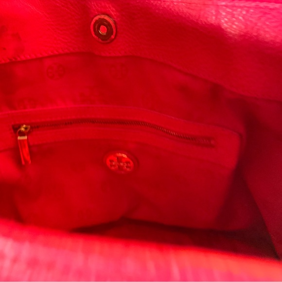 Tory Burch Classic Handle Amanda Hobo Two Way Bag - Carnival Red - Picture 8 of 9